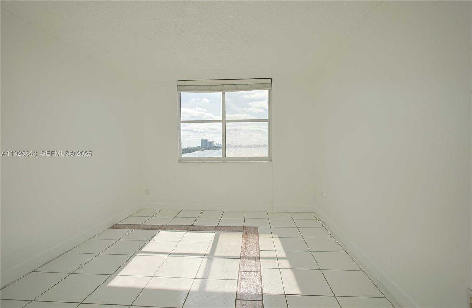 Small Image of 500 BAYVIEW DR #928, Sunny Isles Beach Number 4