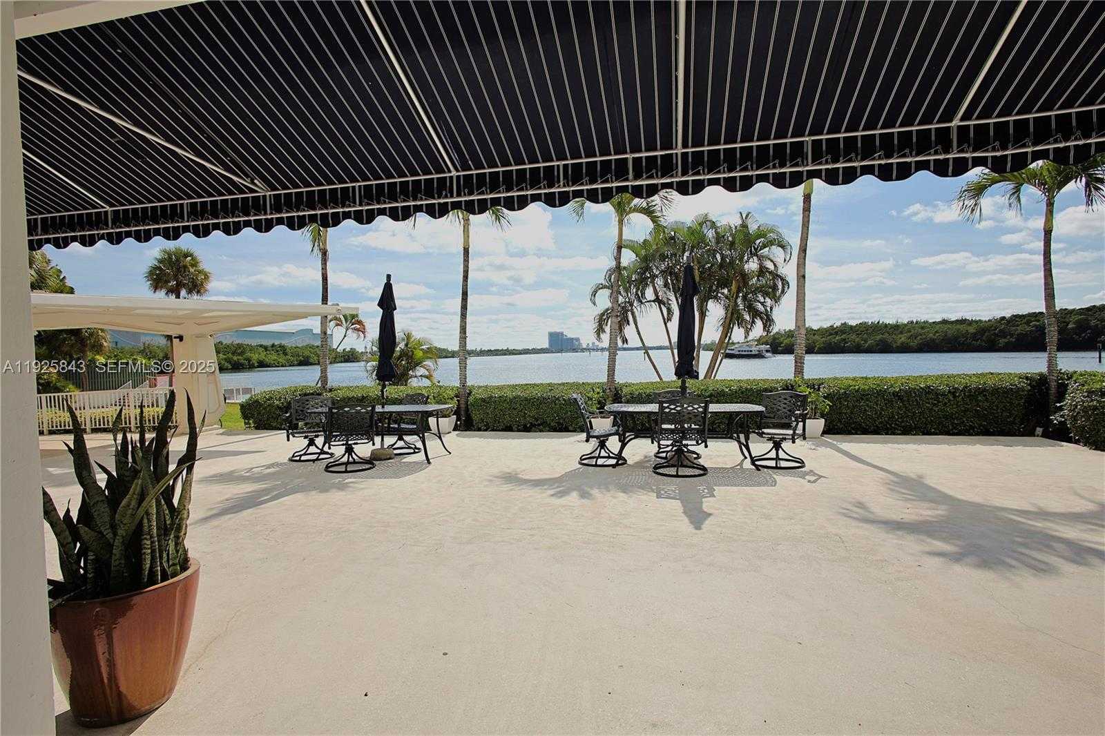 Small Image of 500 BAYVIEW DR #928, Sunny Isles Beach Number 8