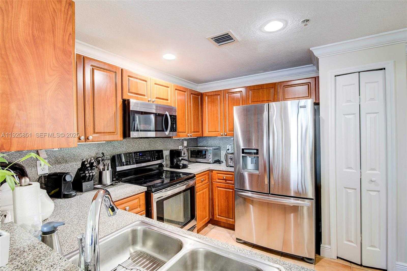 Small Image of 6380 NORTH WEST 114TH AVE #335, Doral Number 14