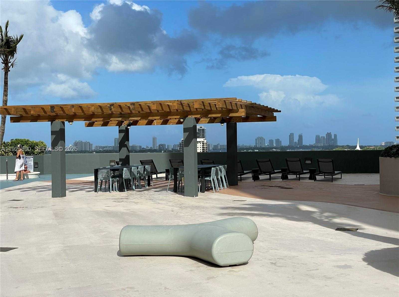 Small Image of 1750 NORTH BAYSHORE DR #3009, Miami Number 16