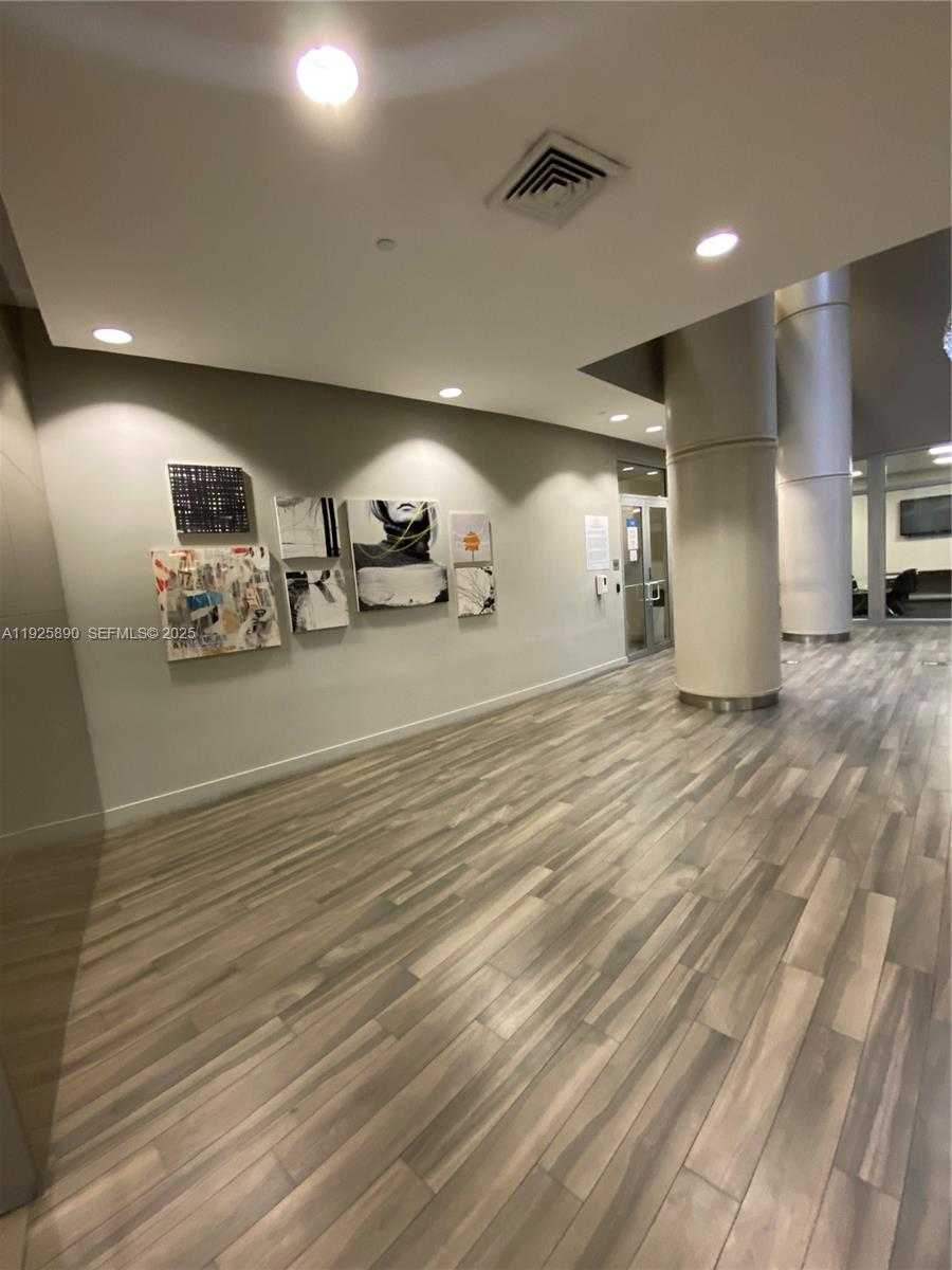 Small Image of 1750 NORTH BAYSHORE DR #3009, Miami Number 21