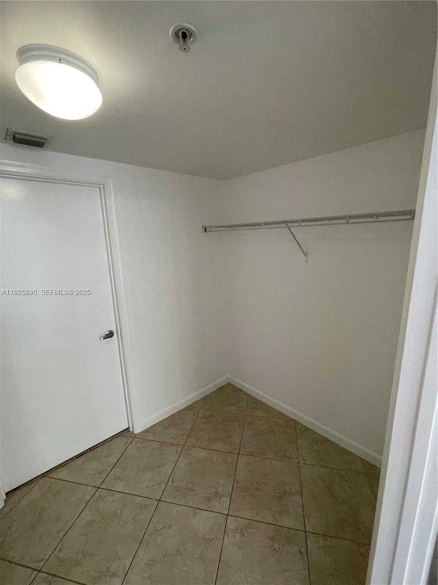 Small Image of 1750 NORTH BAYSHORE DR #3009, Miami Number 9