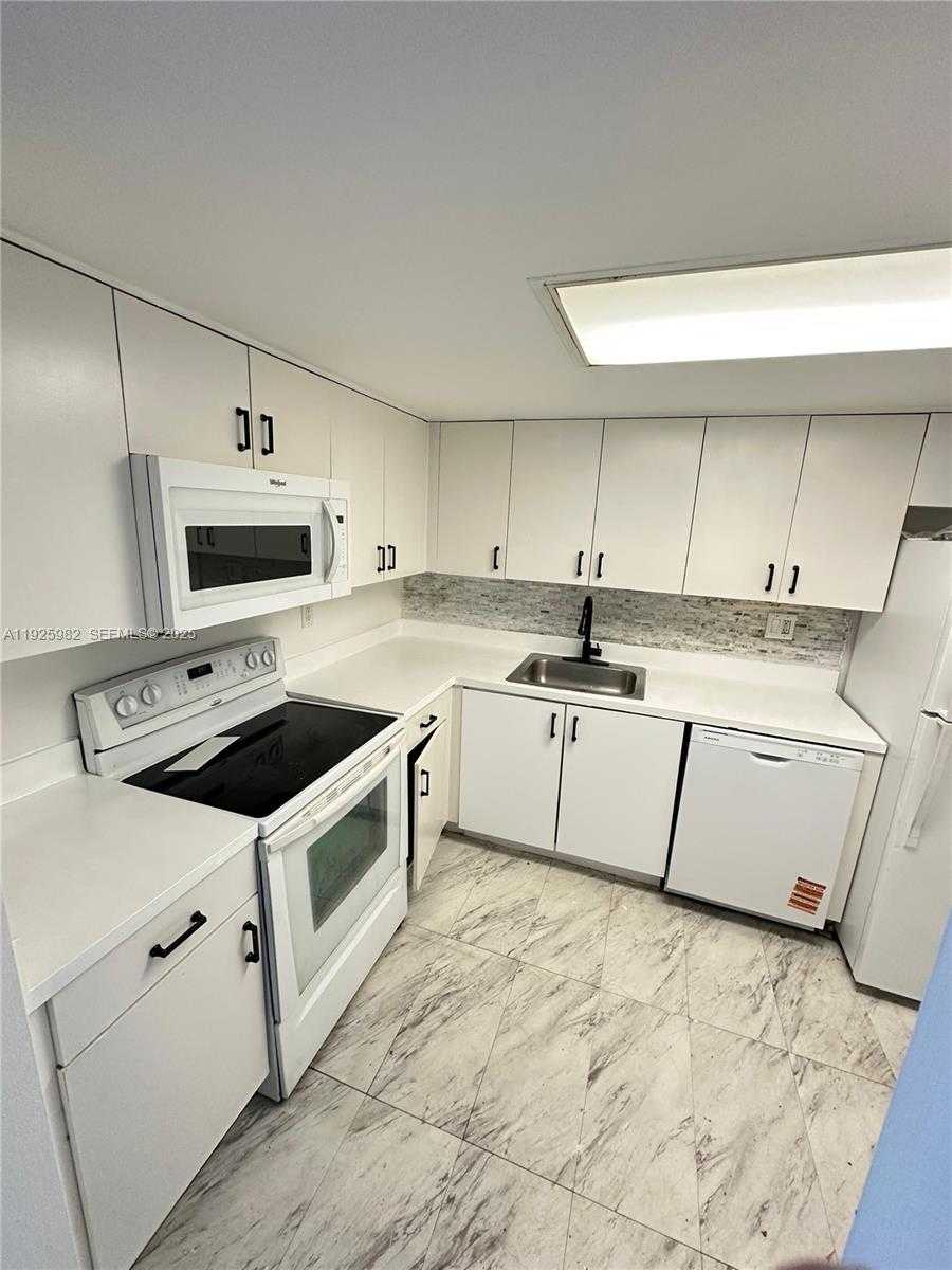 Small Image of 3300 NORTH EAST 192ND ST #1415, Aventura Number 2
