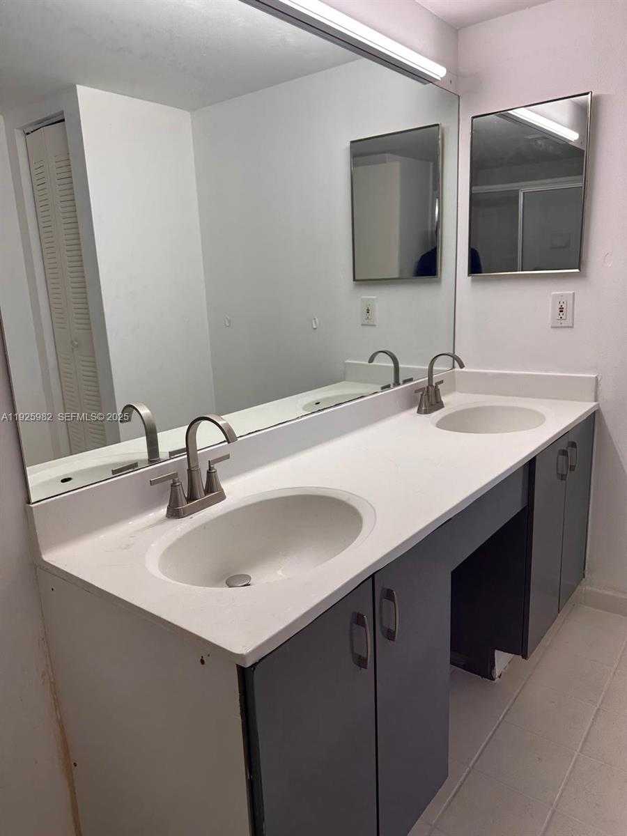 Small Image of 3300 NORTH EAST 192ND ST #1415, Aventura Number 4