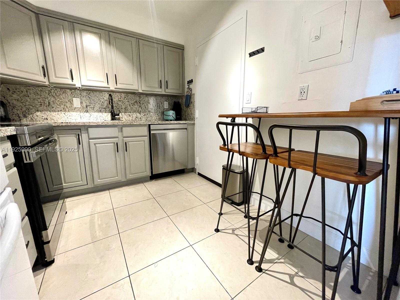 Small Image of 10101 EAST BAY HARBOR DR #402, Bay Harbor Islands Number 13