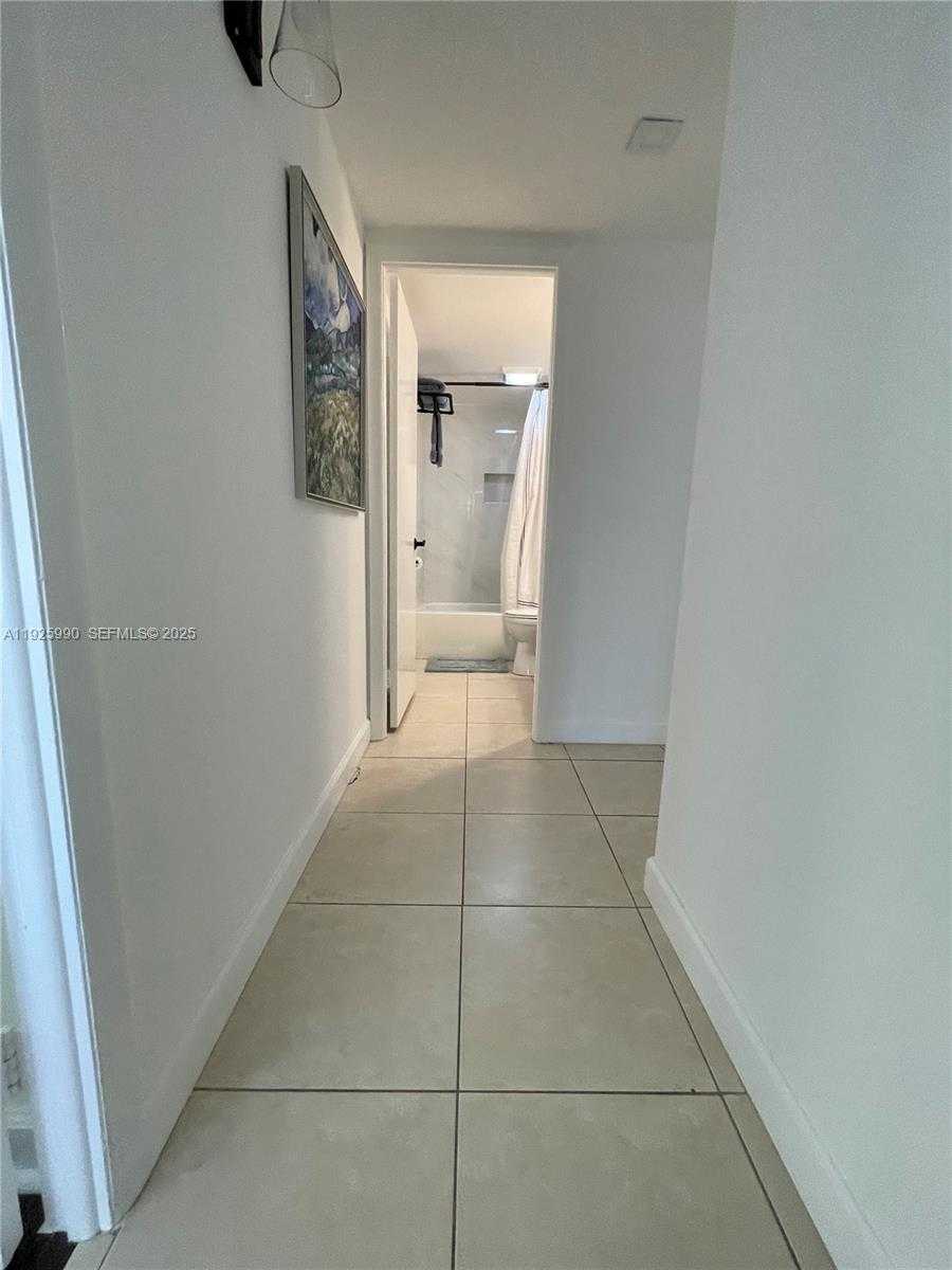 Small Image of 10101 EAST BAY HARBOR DR #402, Bay Harbor Islands Number 23