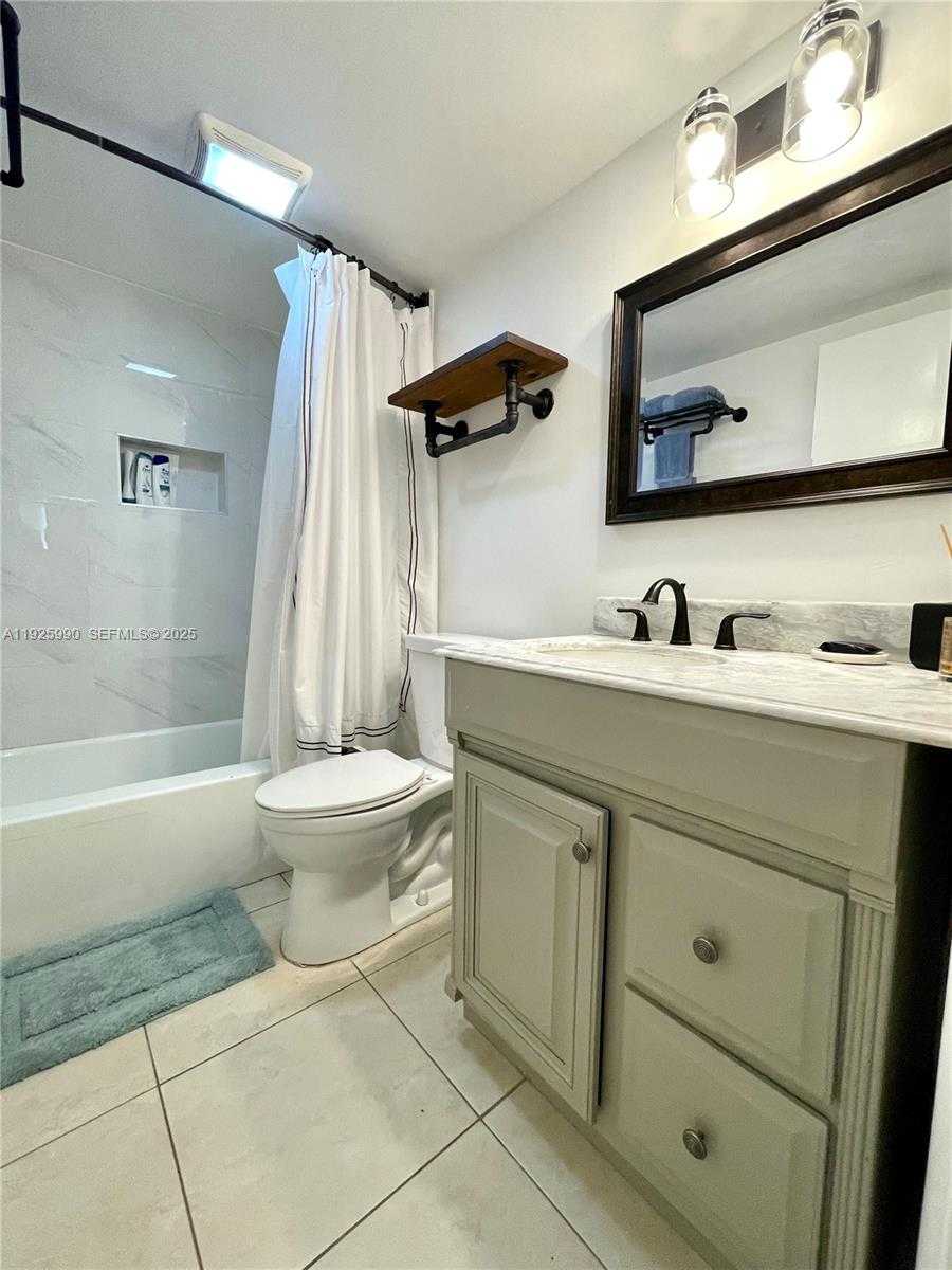 Small Image of 10101 EAST BAY HARBOR DR #402, Bay Harbor Islands Number 25