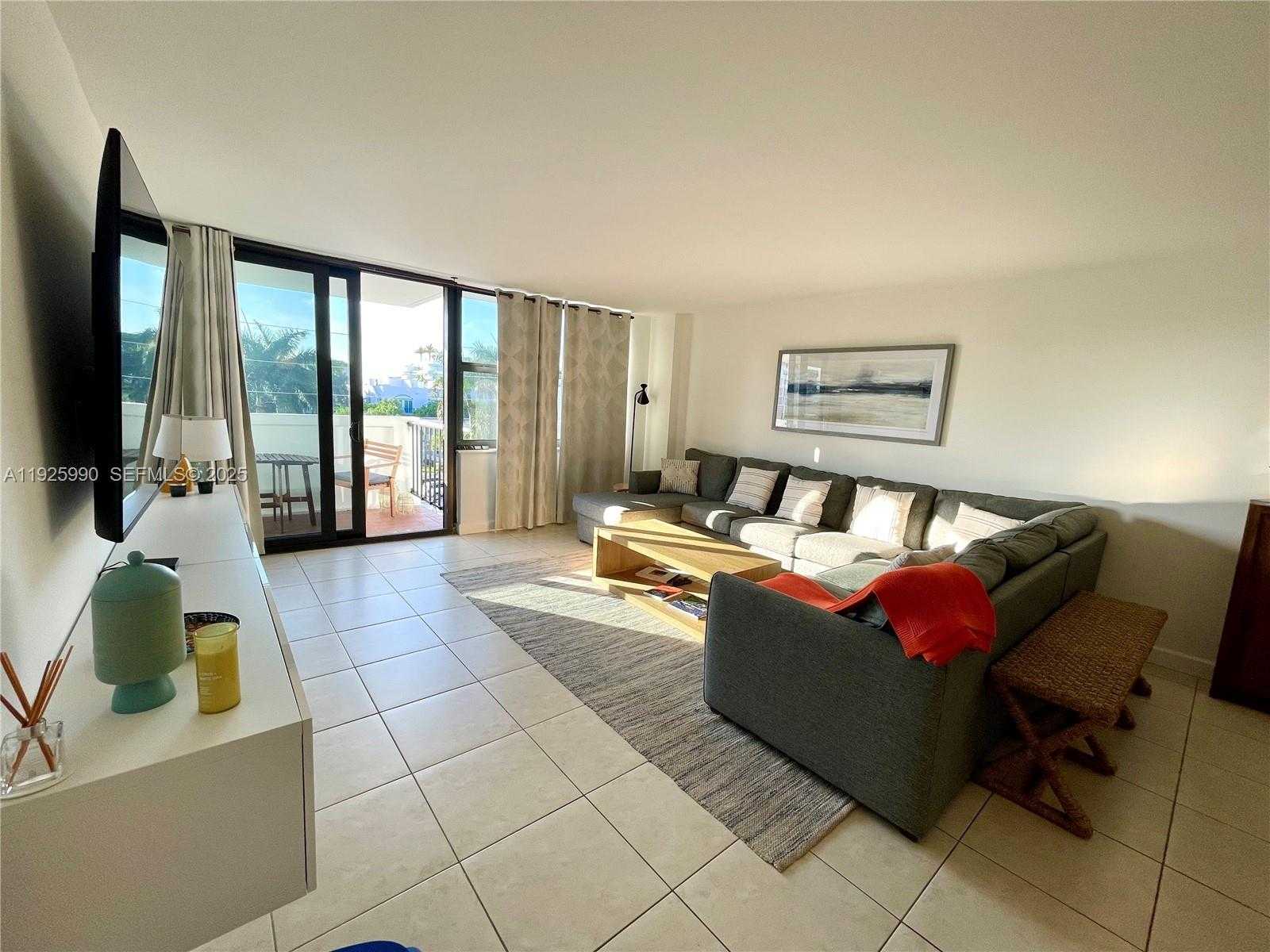 Small Image of 10101 EAST BAY HARBOR DR #402, Bay Harbor Islands Number 4