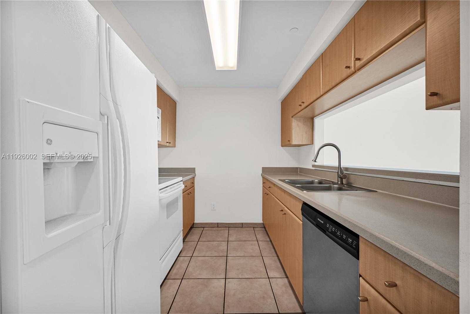 Small Image of 2475 BRICKELL AVE #703, Miami Number 10