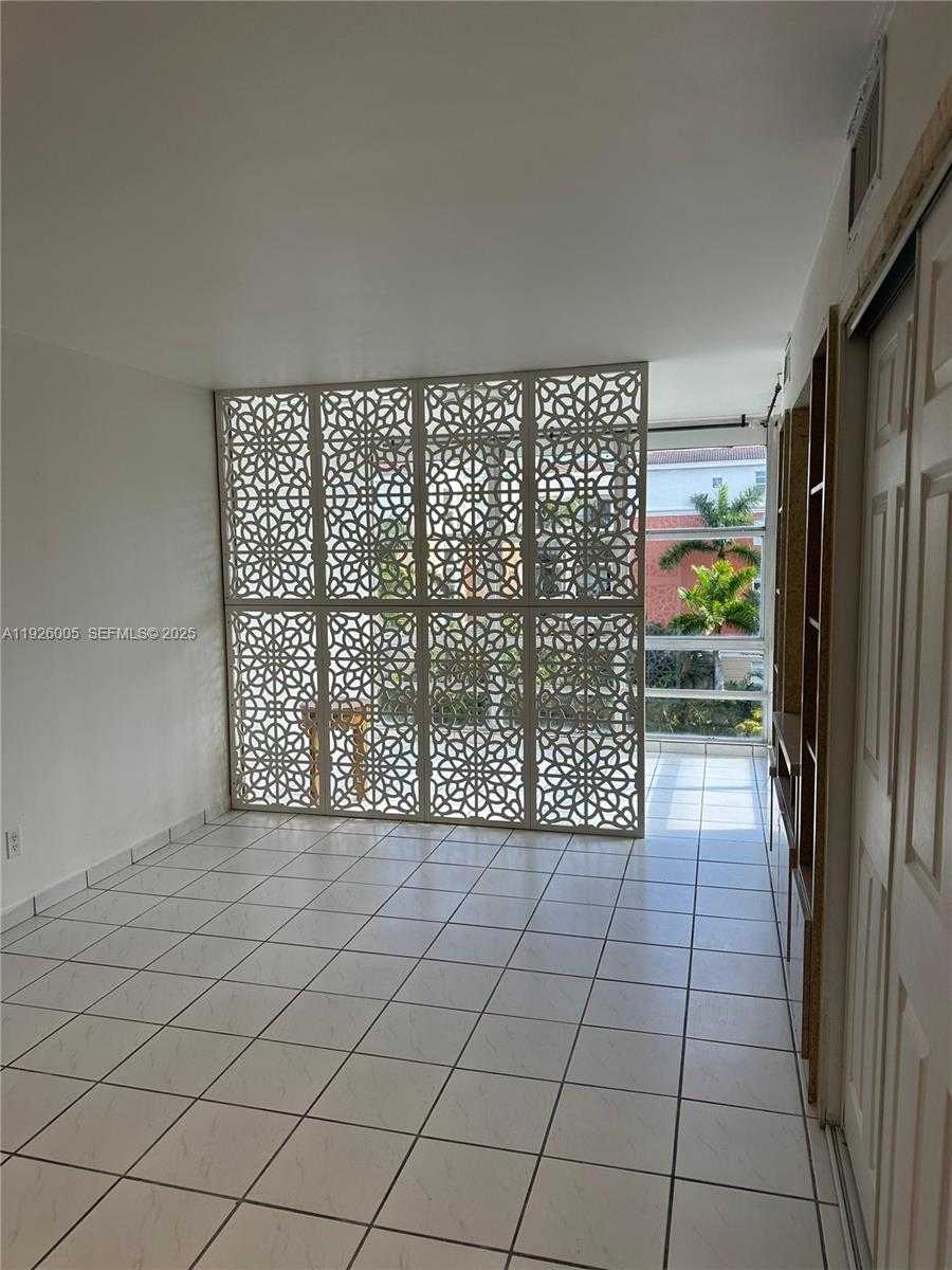 Small Image of 210 172ND ST #542, Sunny Isles Beach Number 1