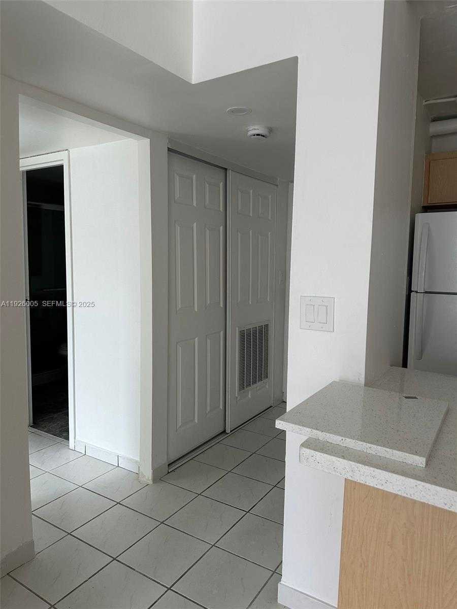 Small Image of 210 172ND ST #542, Sunny Isles Beach Number 4