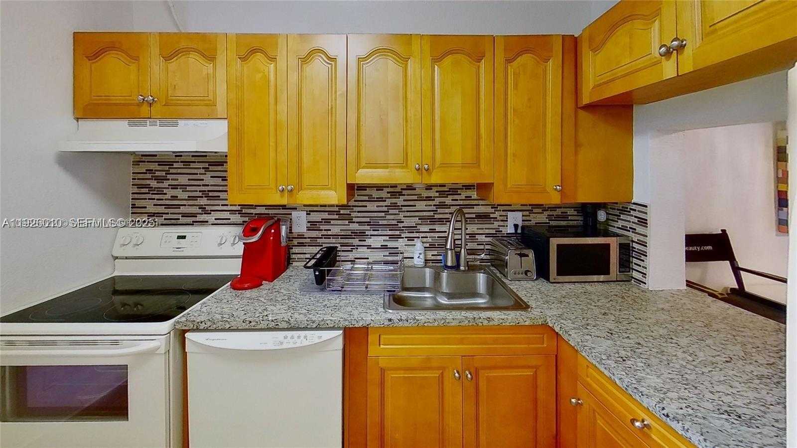 Small Image of 1666 WEST AVE #312, Miami Beach Number 5