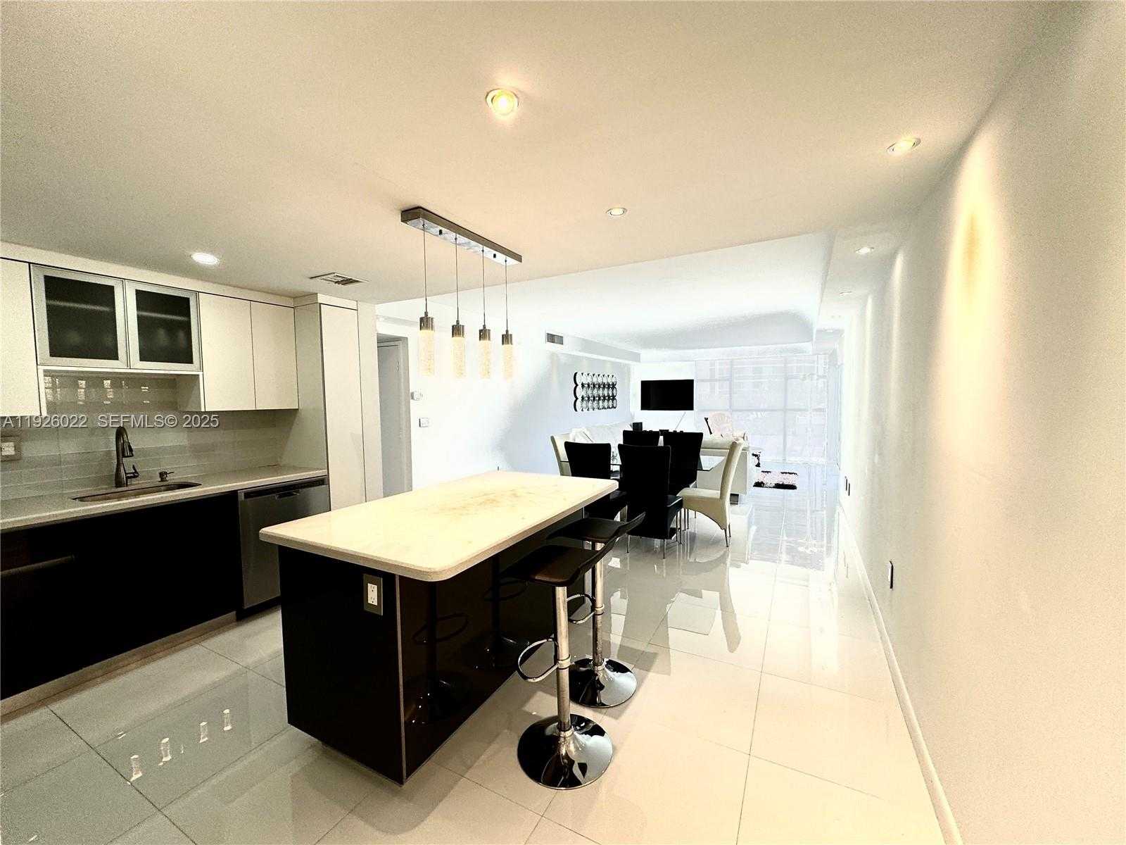 Small Image of 3731 NORTH COUNTRY CLUB DR #623, Aventura Number 2