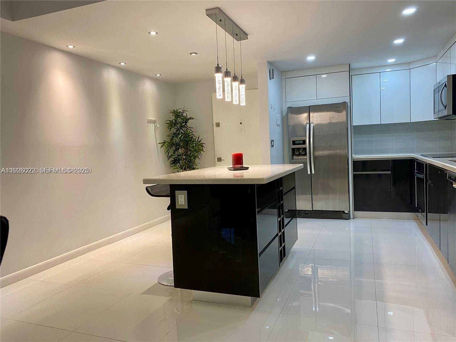 Small Image of 3731 NORTH COUNTRY CLUB DR #623, Aventura Number 5