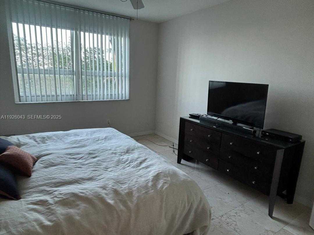 Small Image of 2000 NORTH BAYSHORE DR #318, Miami Number 7