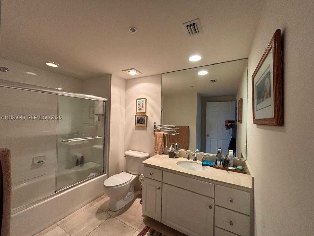 Small Image of 2000 NORTH BAYSHORE DR #318, Miami Number 8