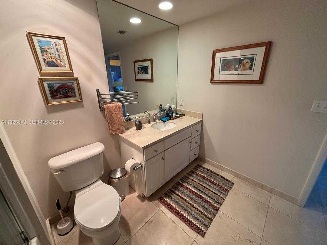 Small Image of 2000 NORTH BAYSHORE DR #318, Miami Number 9