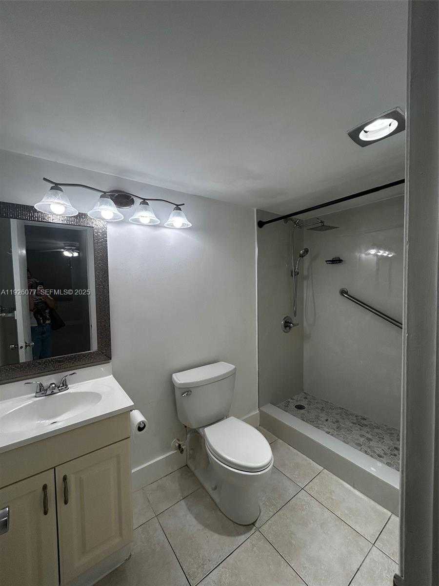 Small Image of 14311 NORTH KENDALL DR #103A, Miami Number 20