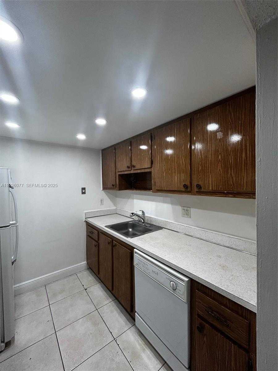Small Image of 14311 NORTH KENDALL DR #103A, Miami Number 4