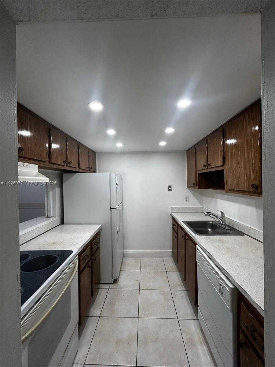 Small Image of 14311 NORTH KENDALL DR #103A, Miami Number 5