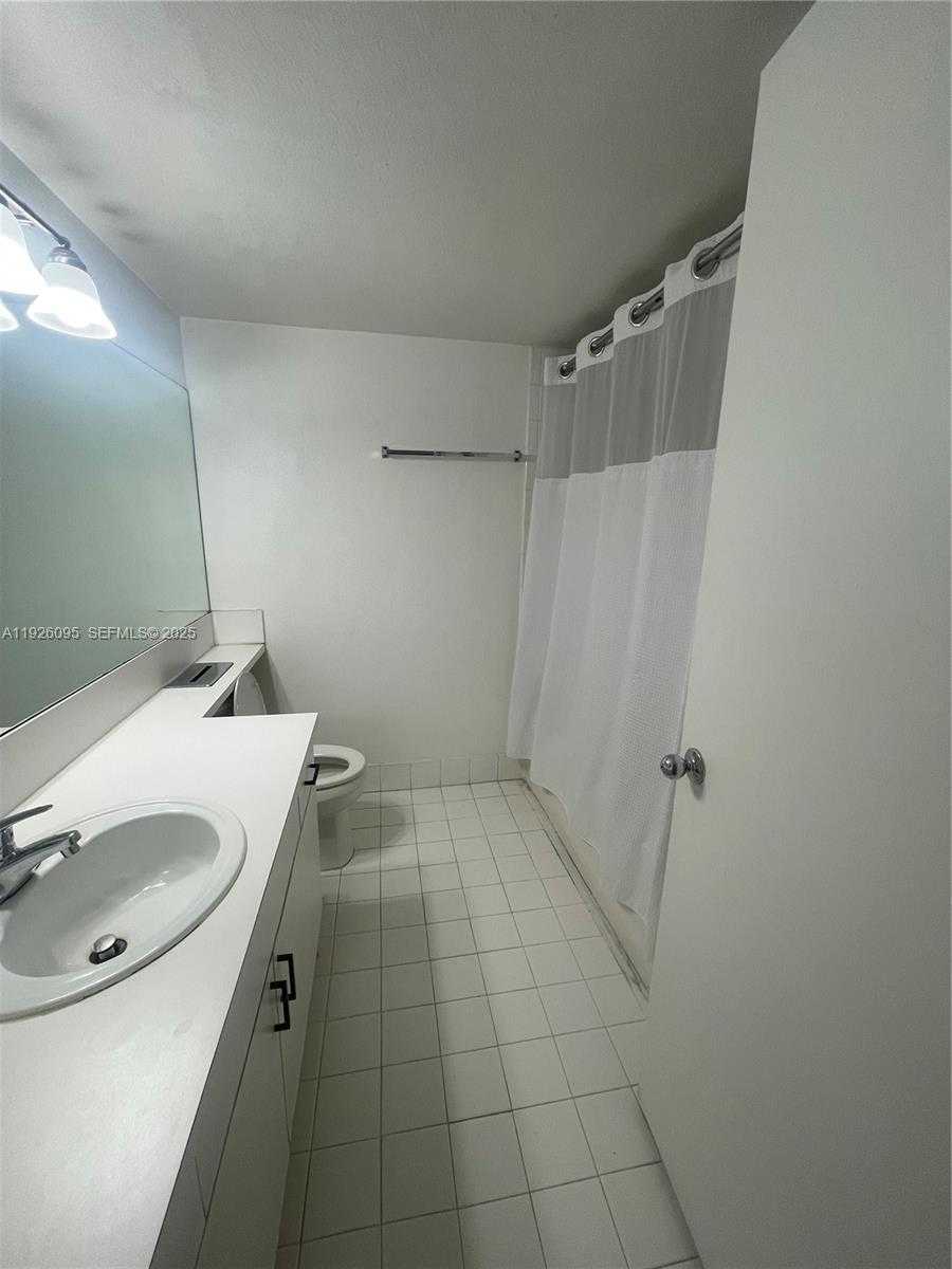 Small Image of 4420 NORTH WEST 107TH AVE #201, Doral Number 7