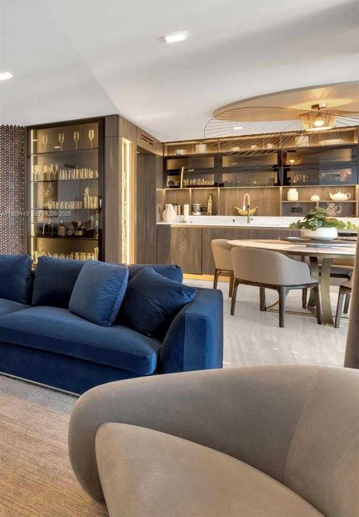 Small Image of 881 OCEAN DR #9C, Key Biscayne Number 4