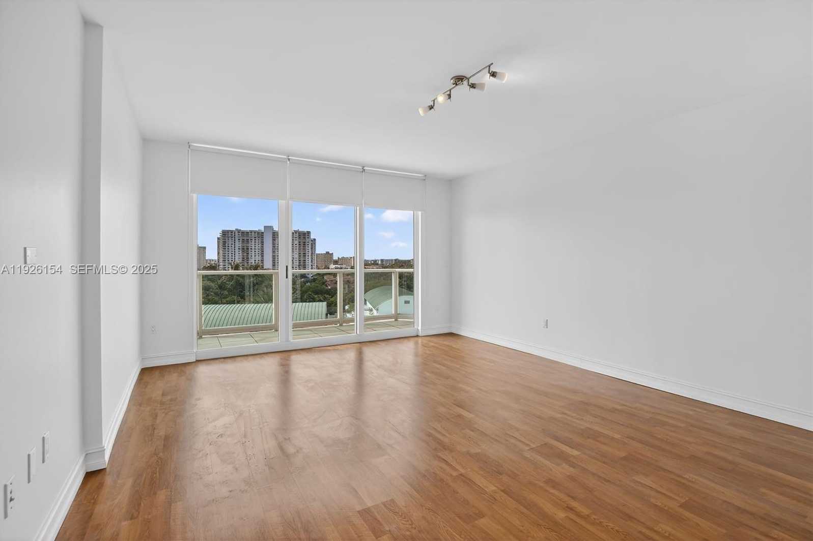 Small Image of 3301 NORTH EAST 183 ST #906, Aventura Number 15