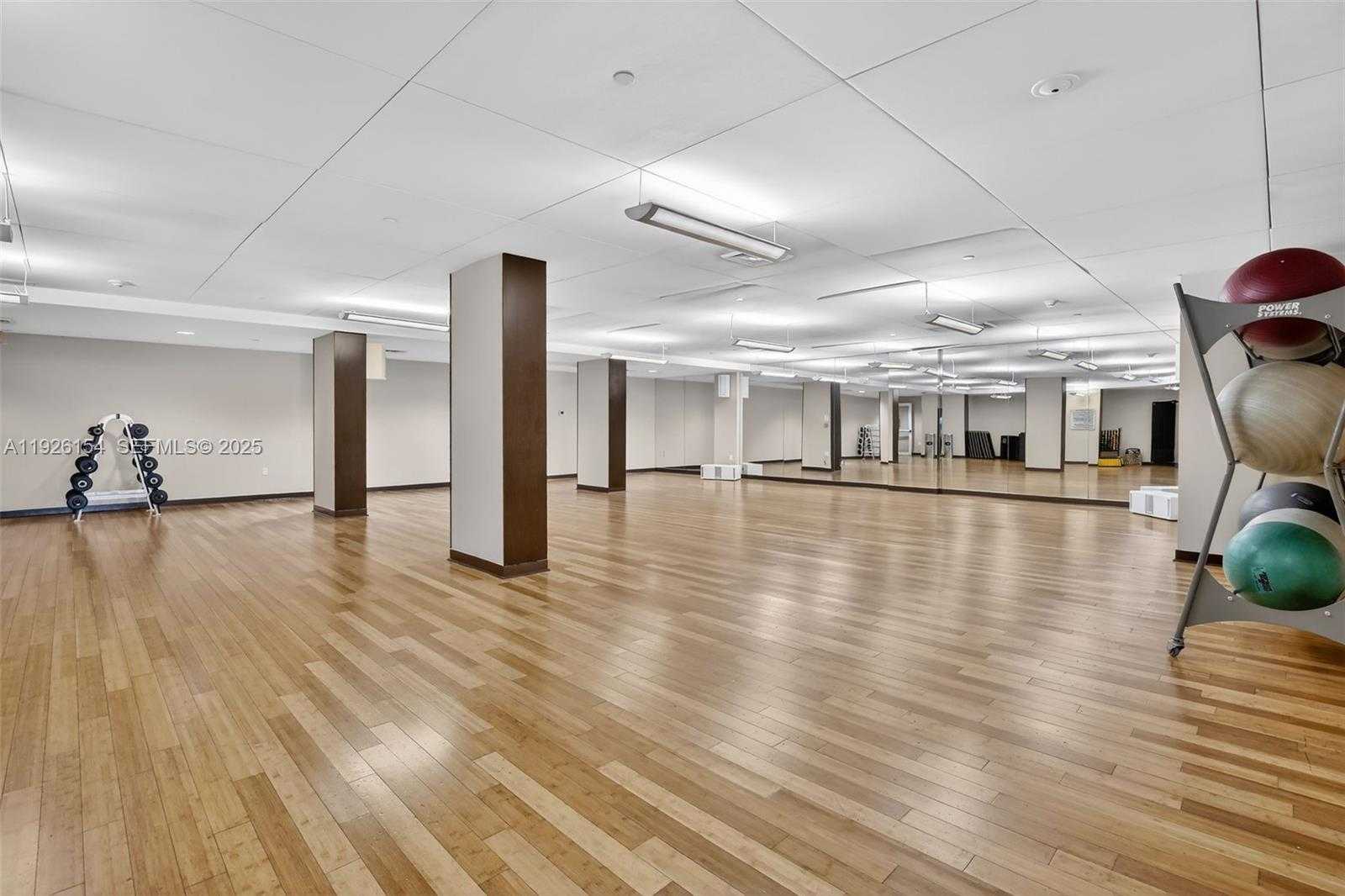 Small Image of 3301 NORTH EAST 183 ST #906, Aventura Number 34