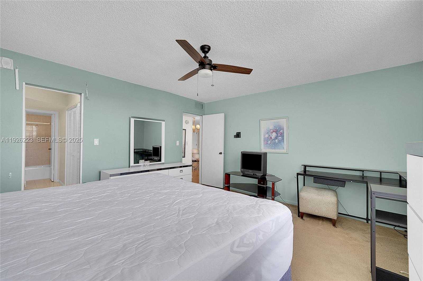 Small Image of 17800 ATLANTIC BLVD #409, Sunny Isles Beach Number 14