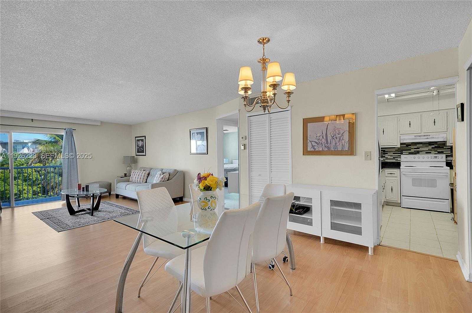 Small Image of 17800 ATLANTIC BLVD #409, Sunny Isles Beach Number 4