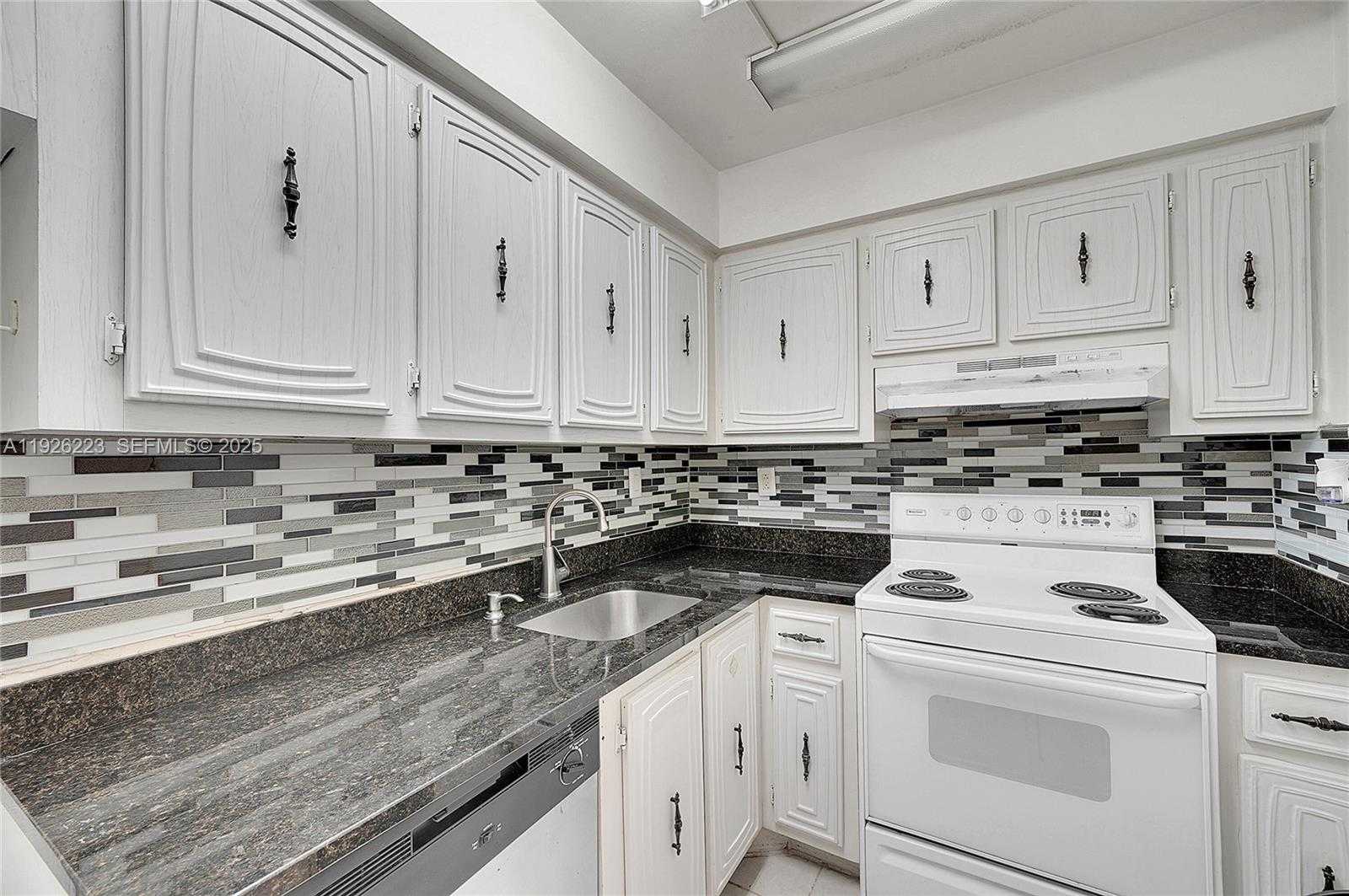 Small Image of 17800 ATLANTIC BLVD #409, Sunny Isles Beach Number 7