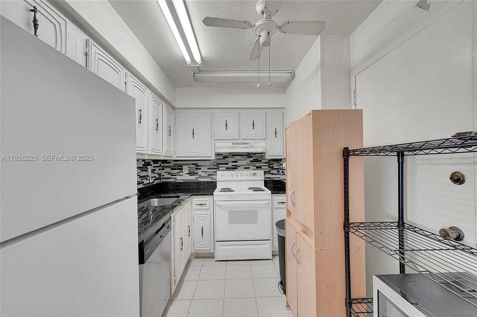 Small Image of 17800 ATLANTIC BLVD #409, Sunny Isles Beach Number 8