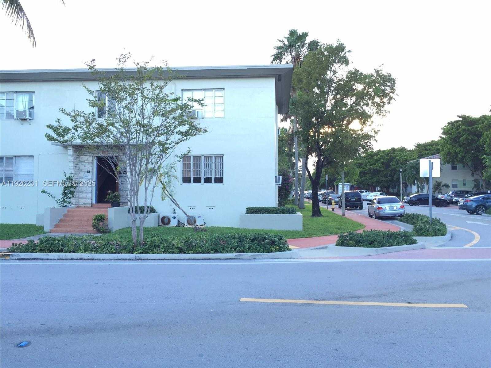 Small Image of 8340 CRESPI BLVD #19, Miami Beach Number 11