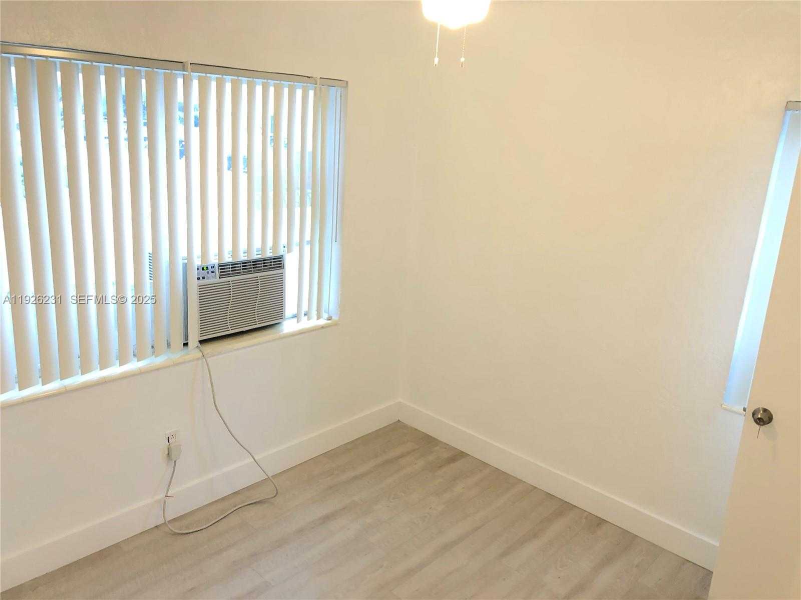 Small Image of 8340 CRESPI BLVD #19, Miami Beach Number 15