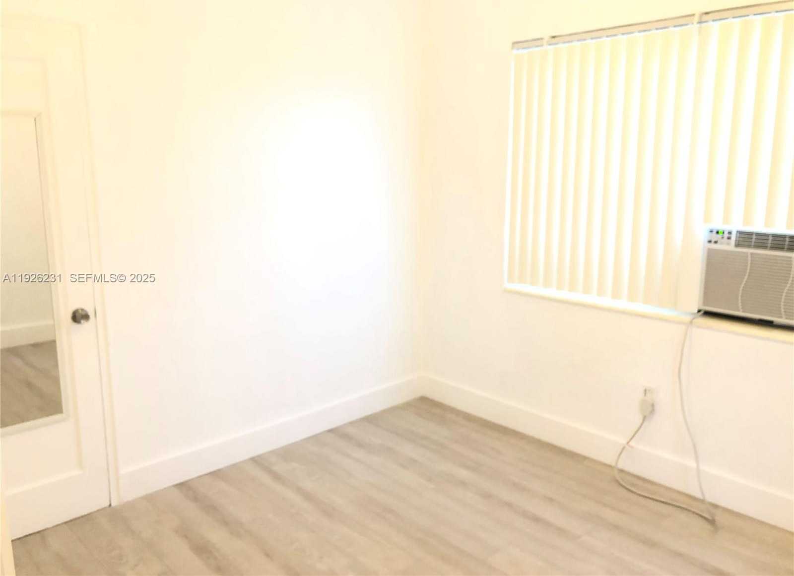 Small Image of 8340 CRESPI BLVD #19, Miami Beach Number 17