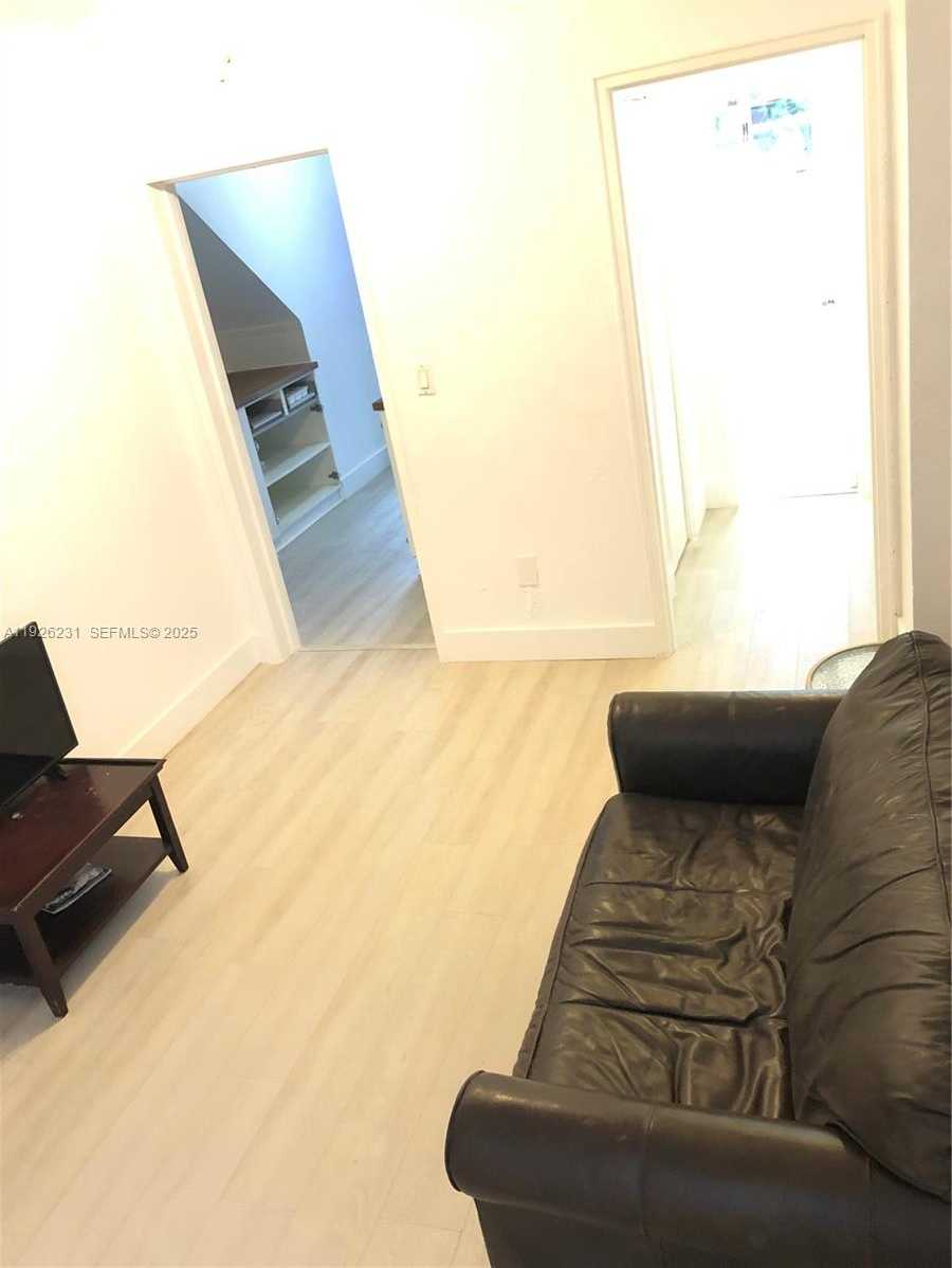 Small Image of 8340 CRESPI BLVD #19, Miami Beach Number 23