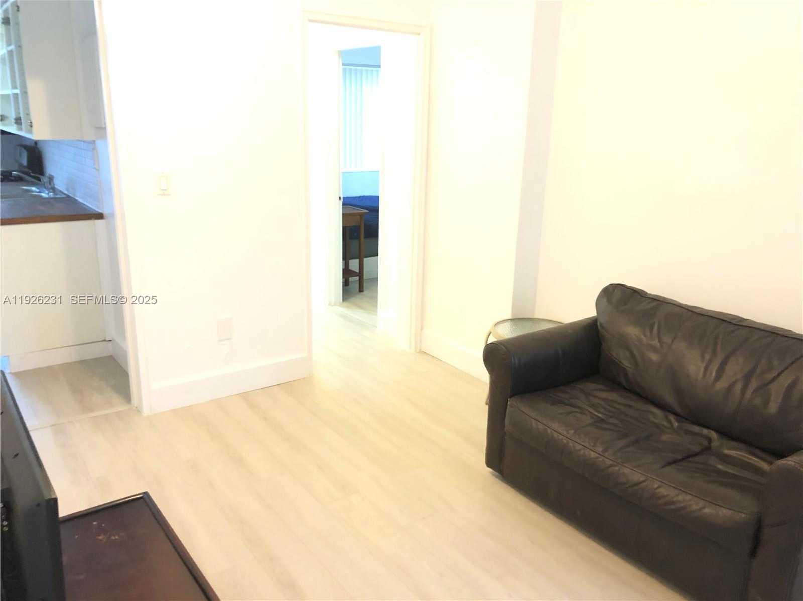 Small Image of 8340 CRESPI BLVD #19, Miami Beach Number 24