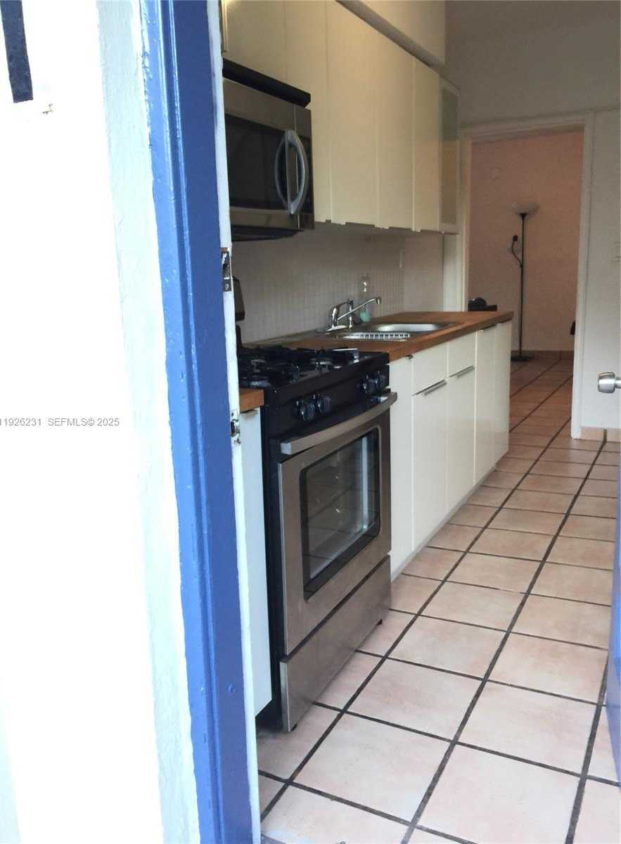 Small Image of 8340 CRESPI BLVD #19, Miami Beach Number 27