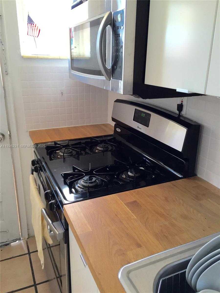 Small Image of 8340 CRESPI BLVD #19, Miami Beach Number 31