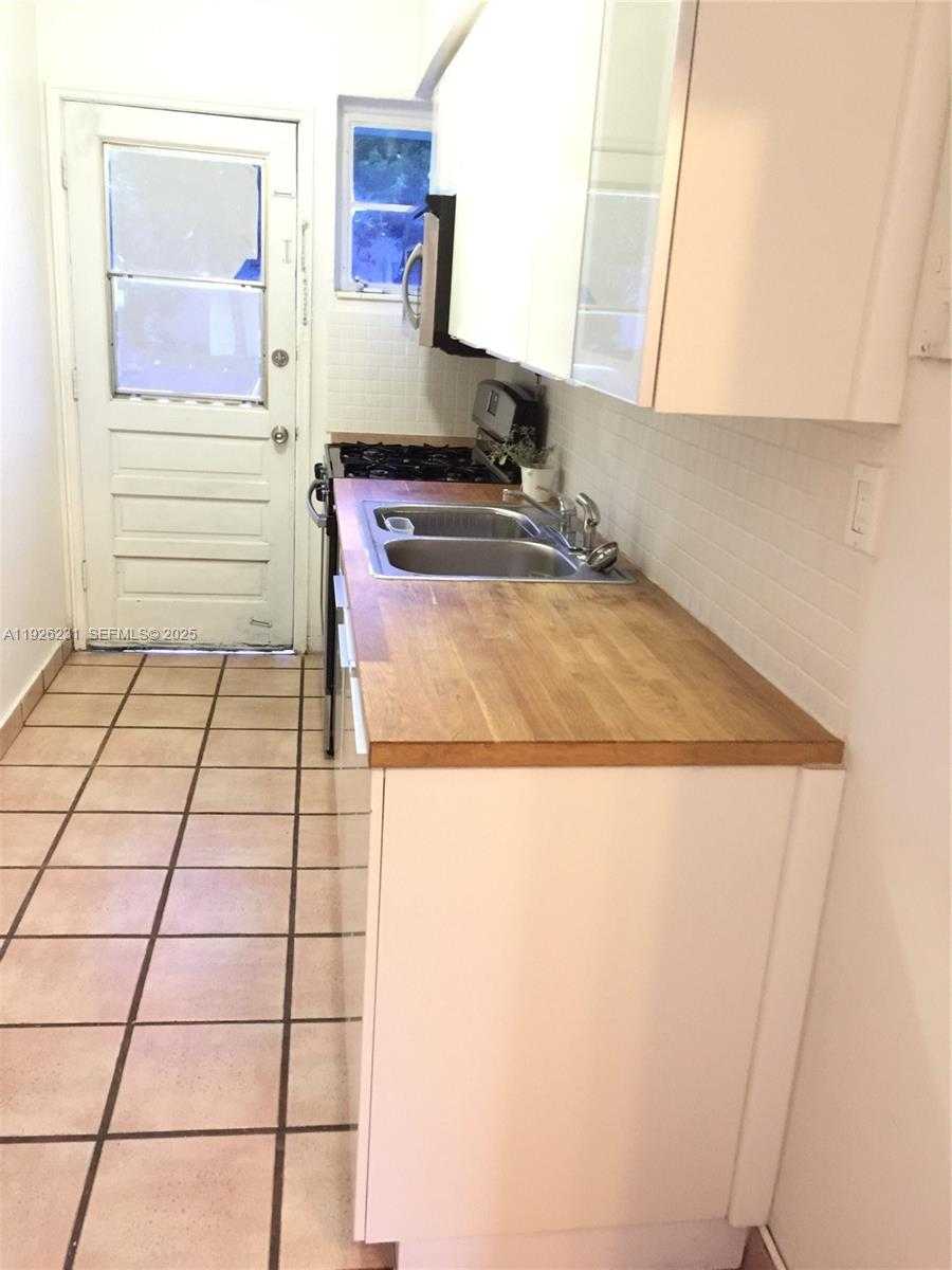 Small Image of 8340 CRESPI BLVD #19, Miami Beach Number 32