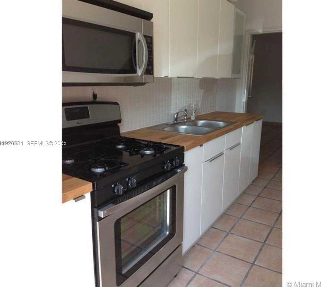 Small Image of 8340 CRESPI BLVD #19, Miami Beach Number 33