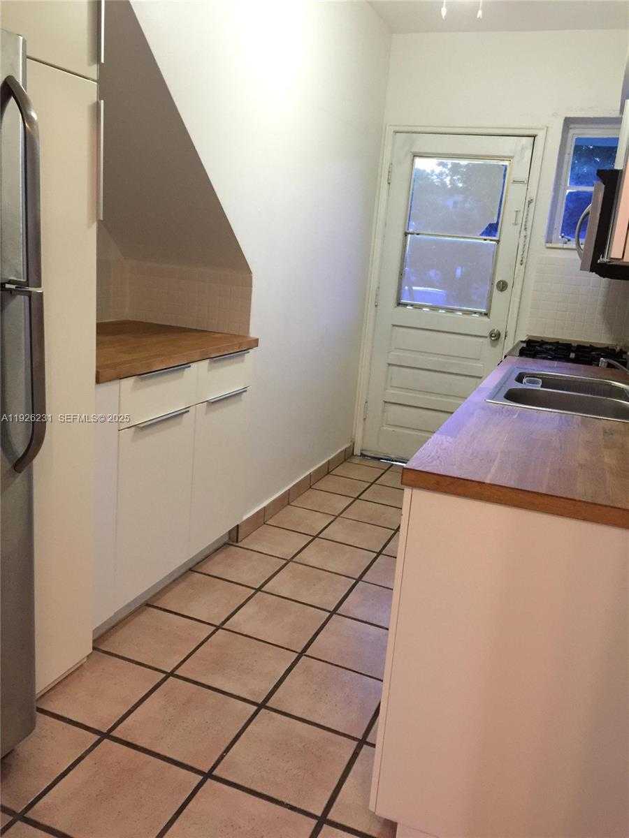 Small Image of 8340 CRESPI BLVD #19, Miami Beach Number 34