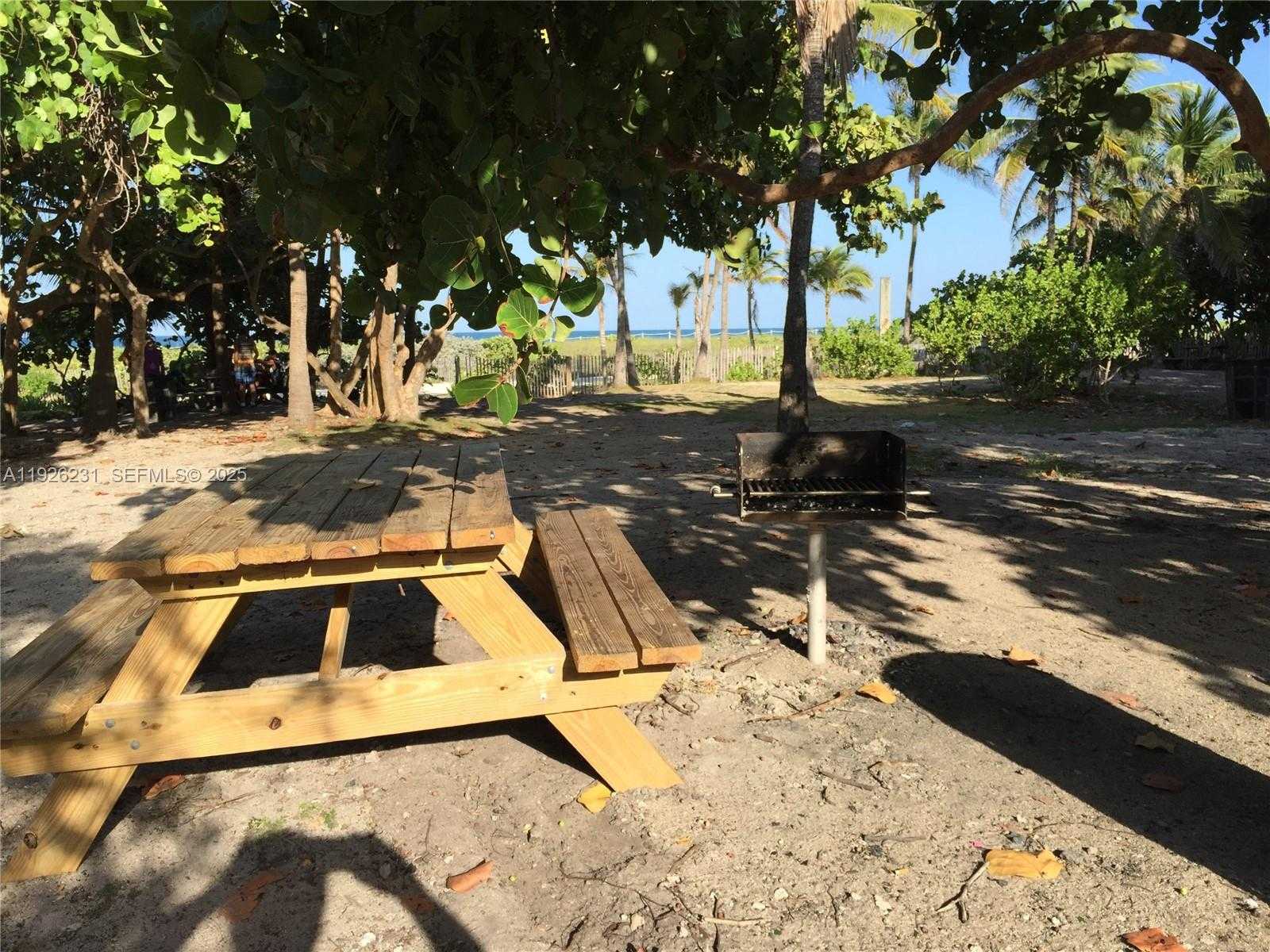 Small Image of 8340 CRESPI BLVD #19, Miami Beach Number 4