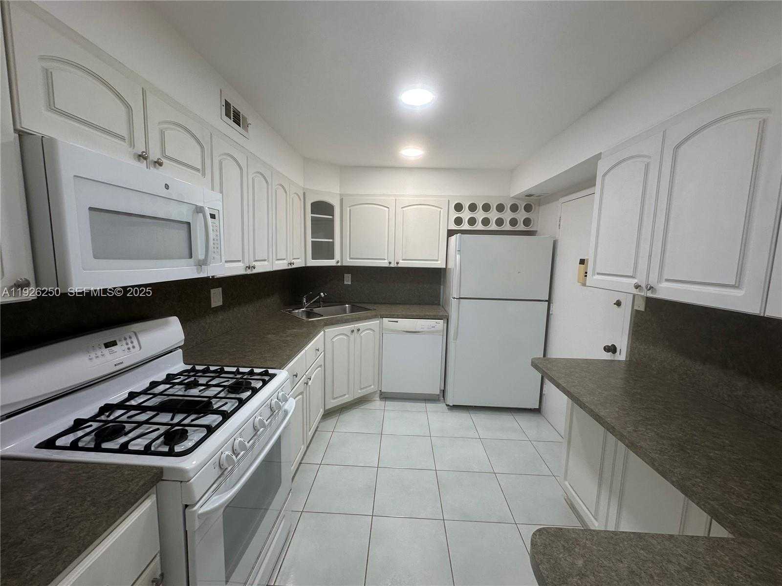 Small Image of 2030 SOUTH OCEAN DR #1705, Hallandale Beach Number 11