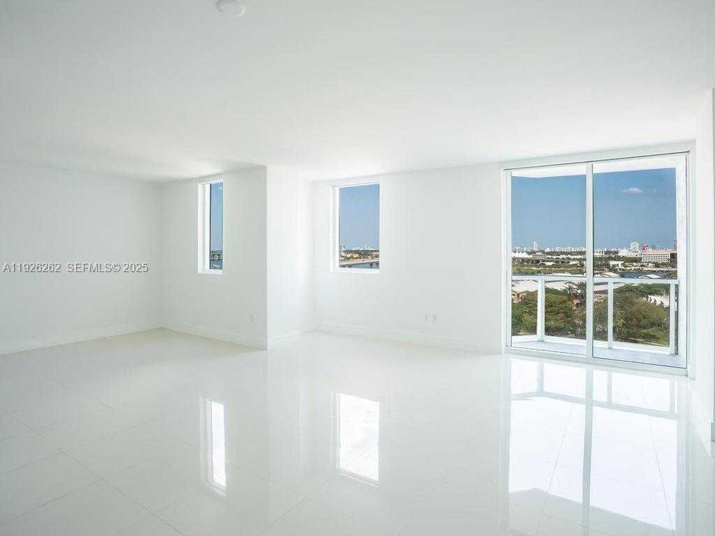 Small Image of 244 BISCAYNE BLVD #1802, Miami Number 1