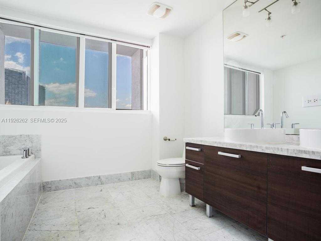 Small Image of 244 BISCAYNE BLVD #1802, Miami Number 10