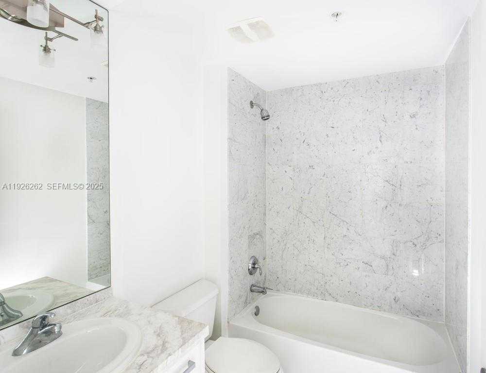 Small Image of 244 BISCAYNE BLVD #1802, Miami Number 13