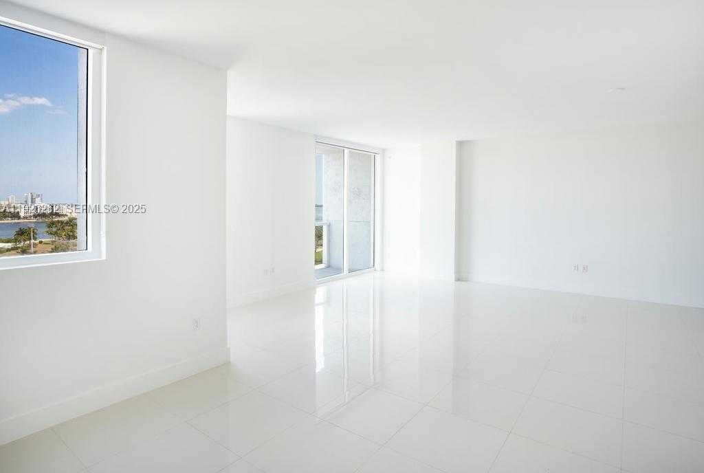 Small Image of 244 BISCAYNE BLVD #1802, Miami Number 2