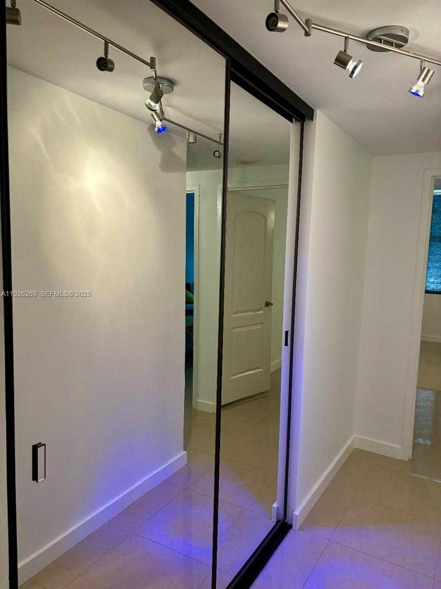 Small Image of 7441 WAYNE AVE #1R, Miami Beach Number 12