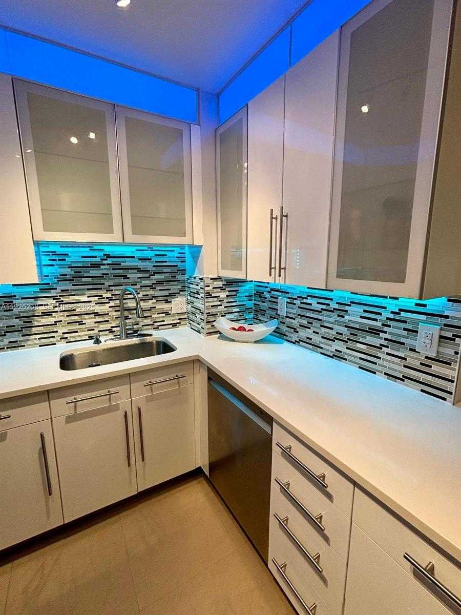 Small Image of 7441 WAYNE AVE #1R, Miami Beach Number 19